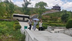 <b>不畏炎暑，参观领导促提升</b>